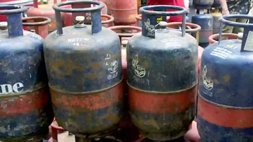 Commercial Gas Cylinder Price Increased By Rs 39